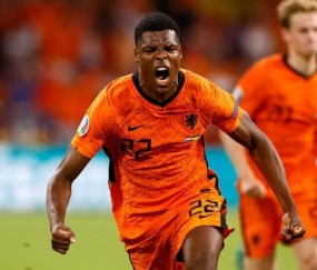 开云官网首页-【人物】一个明星的诞生：邓弗里斯携专属走廊亮相