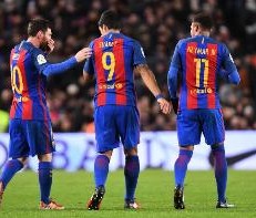 苏亚雷斯：我站在梅西和内马尔中间像头驴，只想着别碍着他们就好