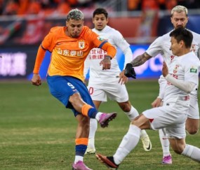 泰山双核互评齐声“非常好” 克雷桑被赞“顶级水平”